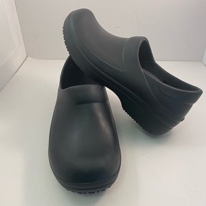 Crocs Neria Pro II Dual Comfort Slip Resistant Clogs